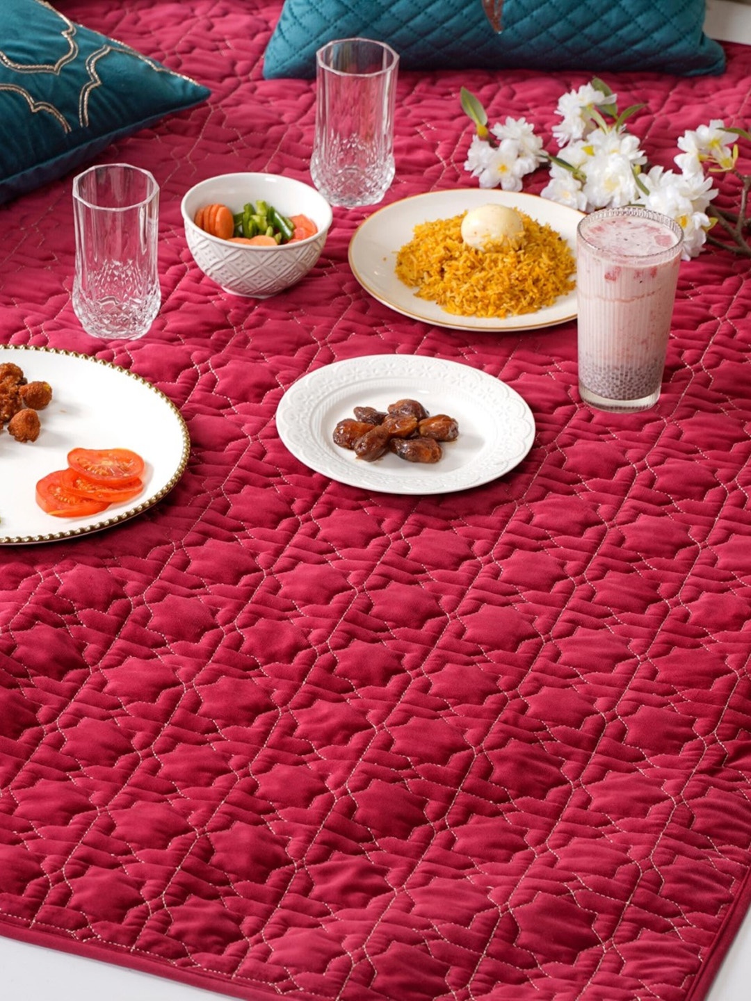 

Nestasia Magenta Quilted 6-Seater Velvet Table Cloth