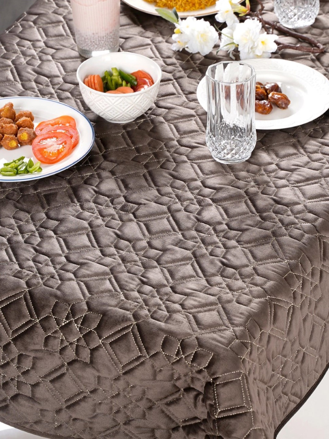 

Nestasia Brown Quilted 6-Seater Velvet Table Cloth, Taupe