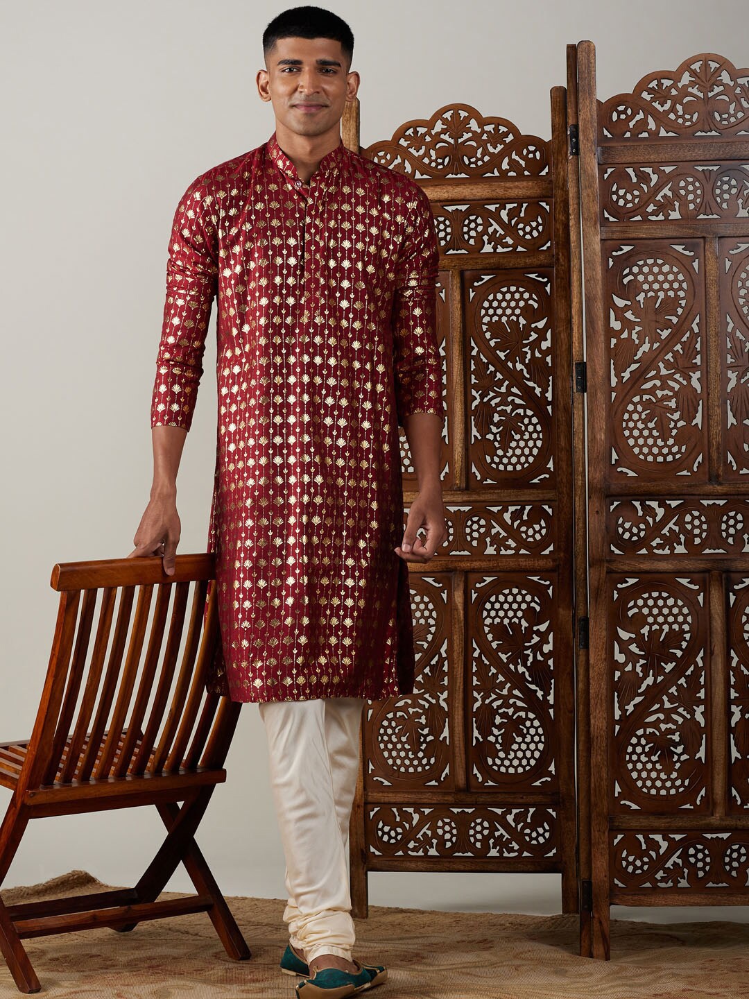 

VASTRAMAY Ethnic Motifs Printed Mandarin Collar Kurta With Churidar, Maroon