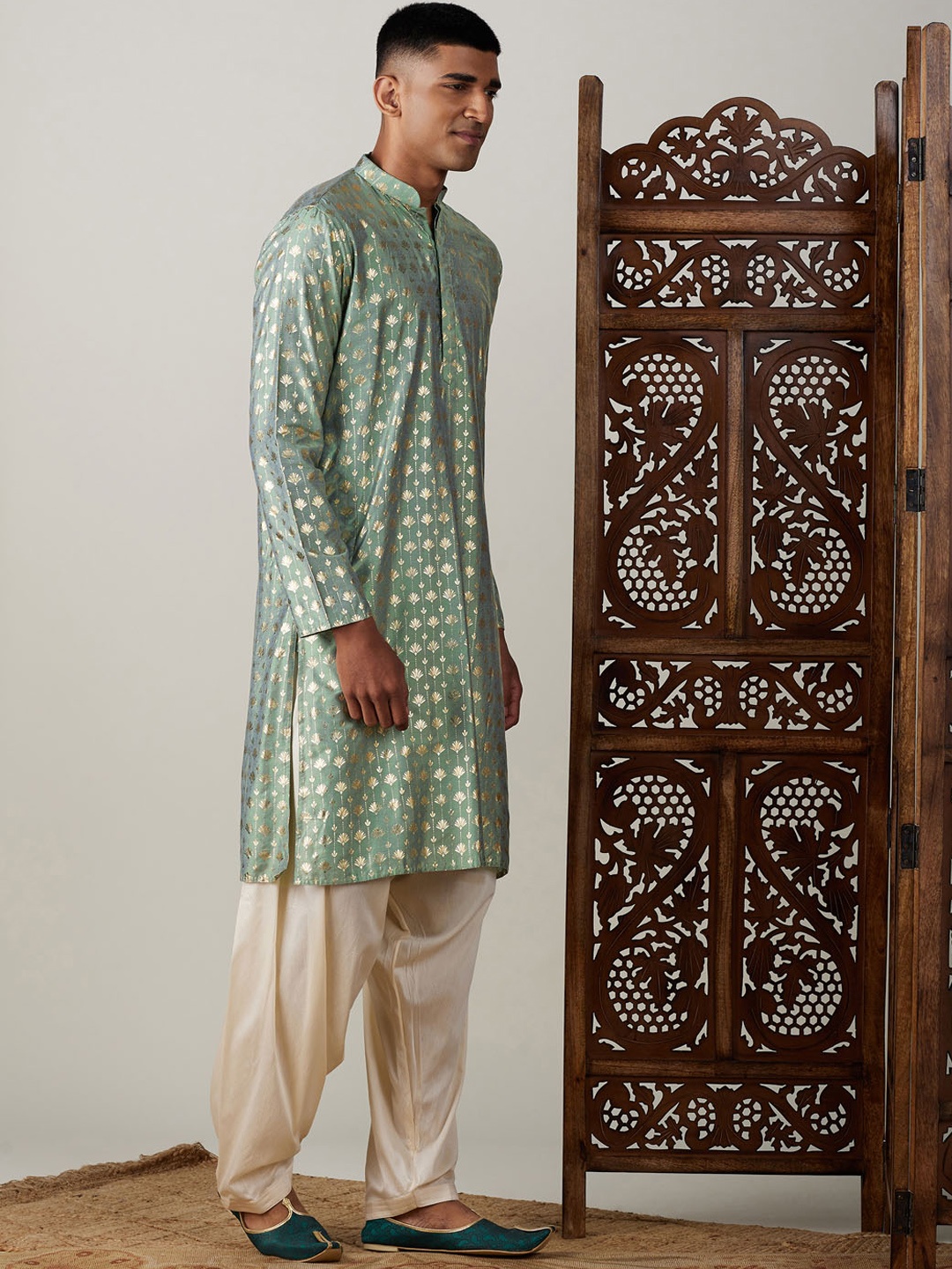 

VASTRAMAY Ethnic Motifs Printed Mandarin Collar Kurta With Pyjamas, Sea green