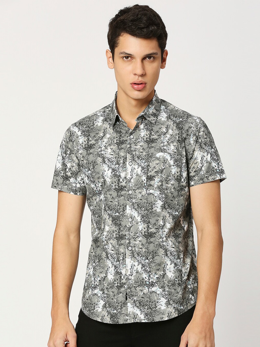

VALEN CLUB Floral Printed Spread Collar Slim Fit Casual Cotton Shirt, Black