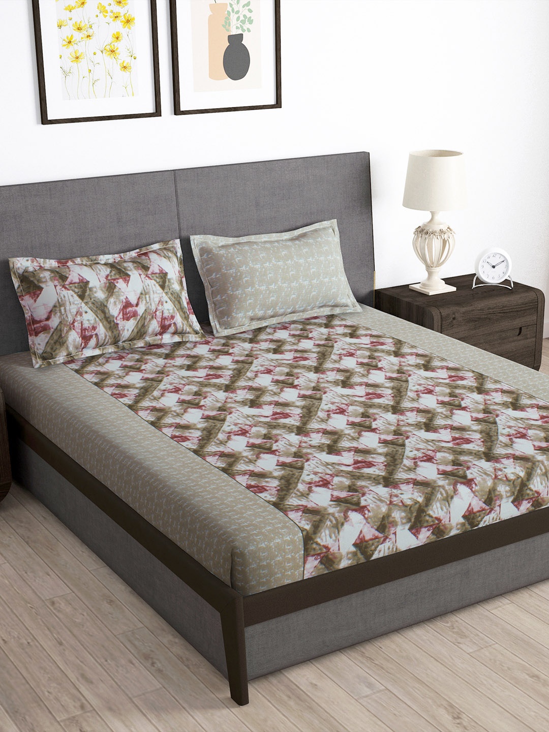 

Story@home Arena Brown & Maroon Printed 180 TC Queen Bedsheet & 2 Pillow Covers
