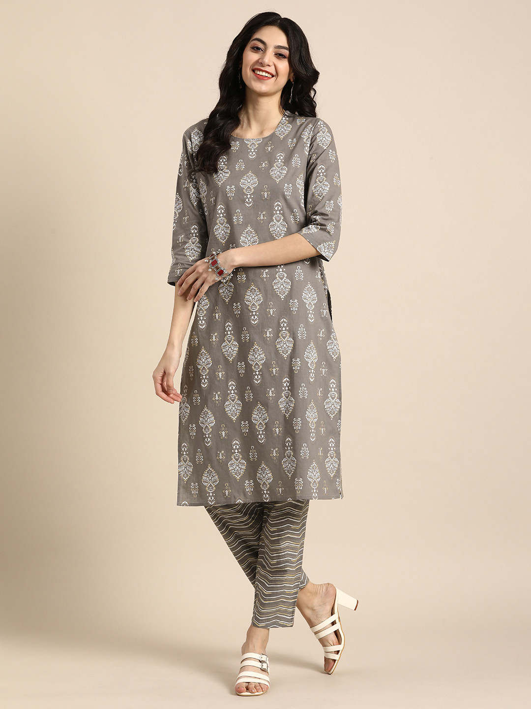 

Anouk Women Ethnic Motifs Printed Regular Kurta with Trousers, Grey