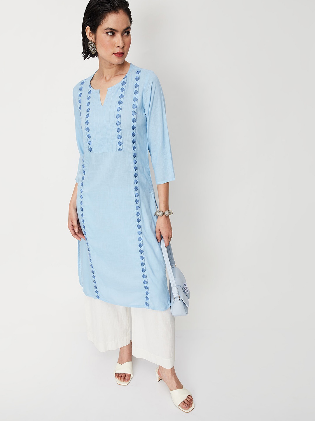 

max Floral Embroidered Thread Work Kurta, Blue