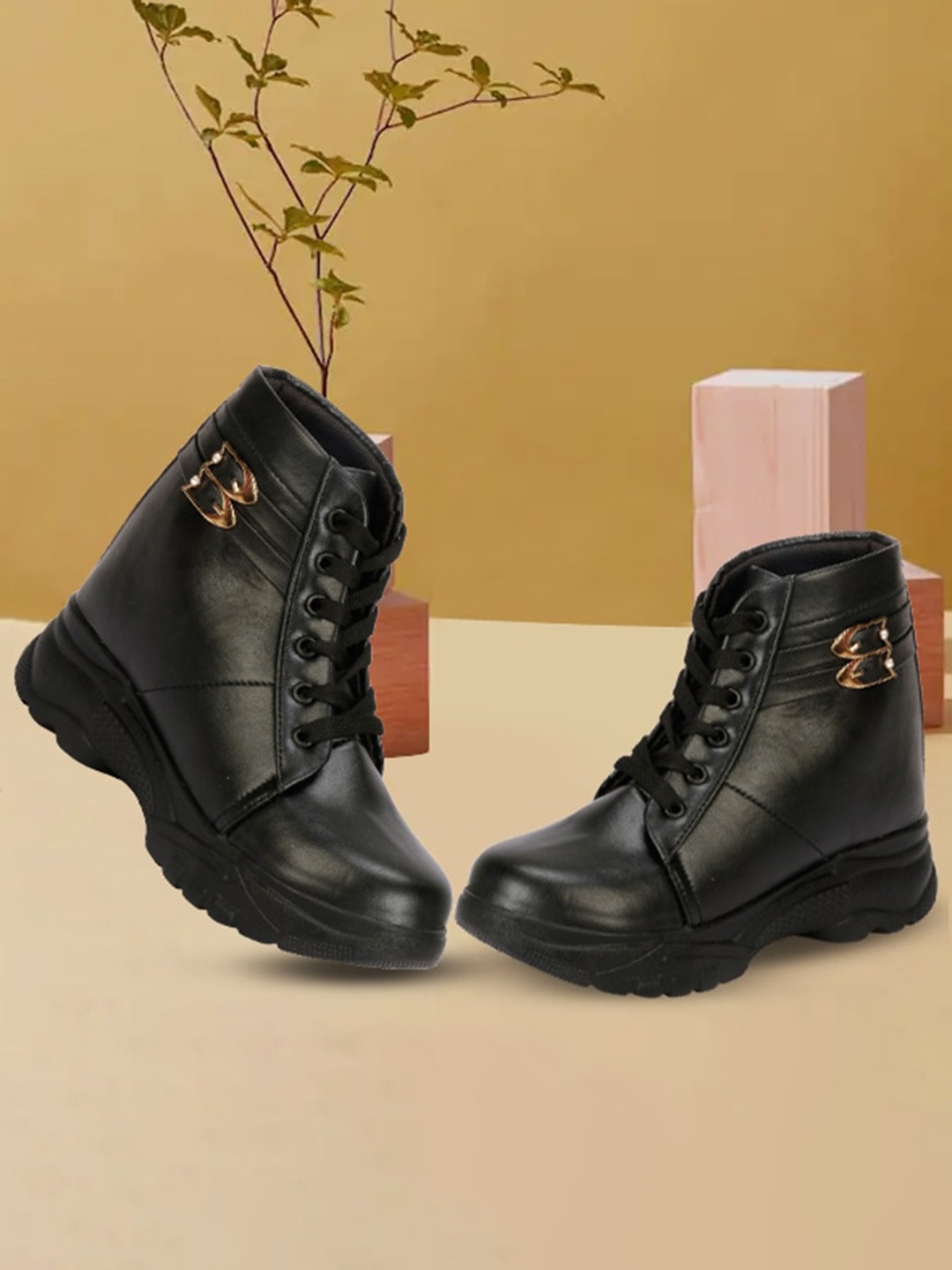 

AROOM Women Buckled High-Top Sneakers, Black