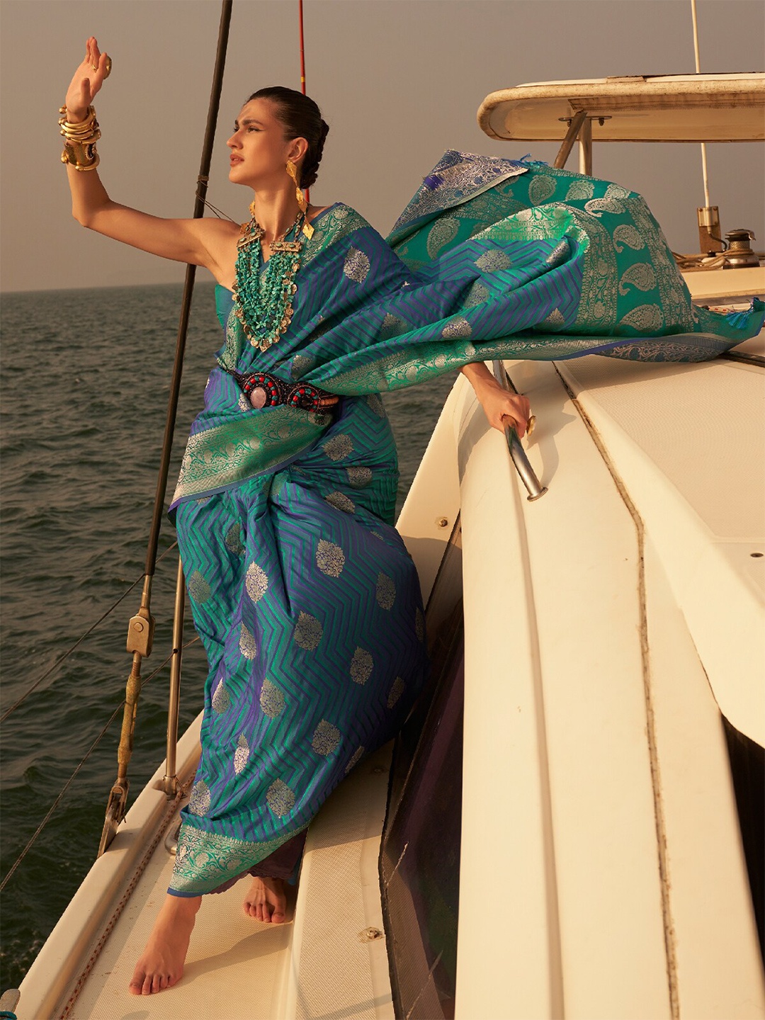 

ODETTE Floral Woven Design Zari Saree, Blue