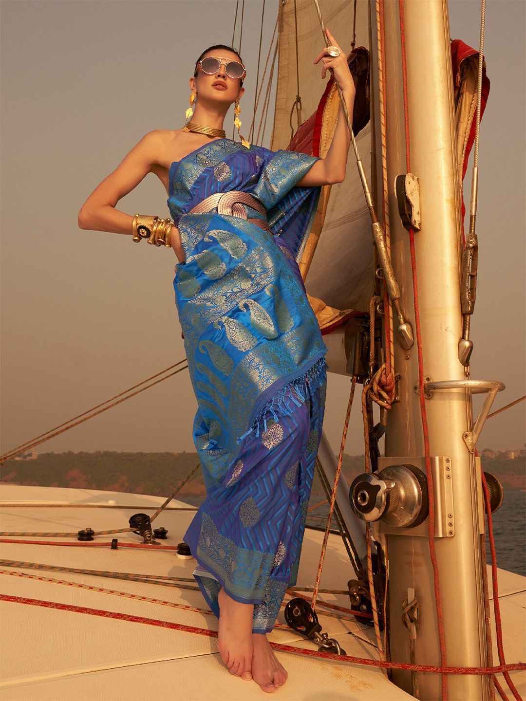 

ODETTE Blue & Gold-Toned Woven Design Zari Silk Blend Saree