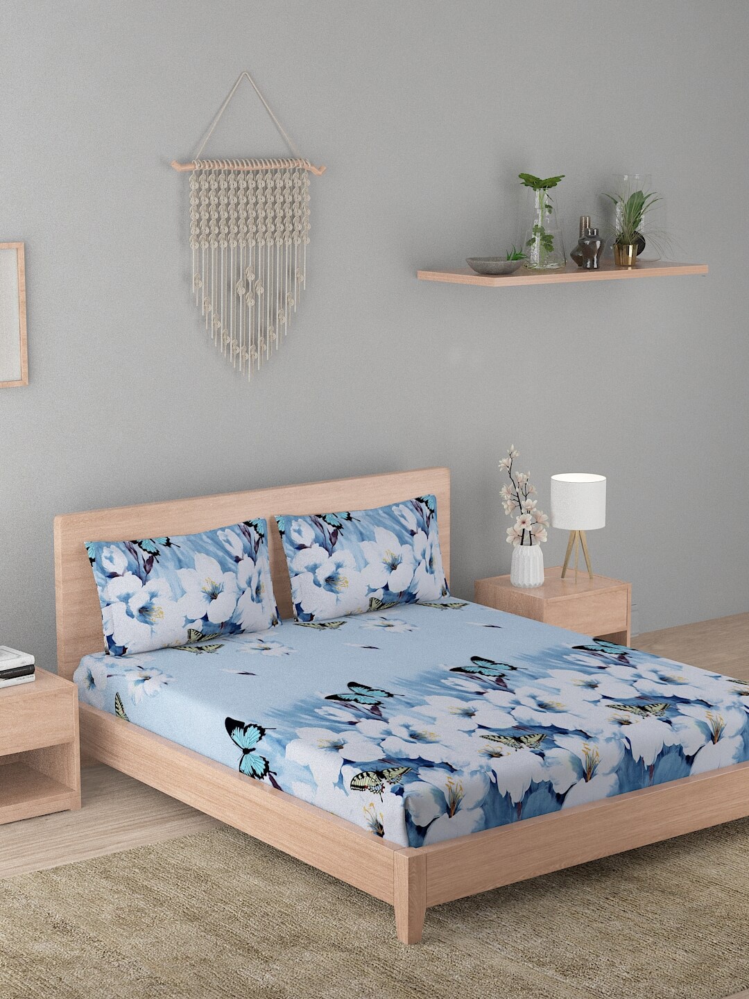 

A Homes Grace Elegencia Blue & White Printed 210 TC Queen Bedsheet & 2 Pillow Covers