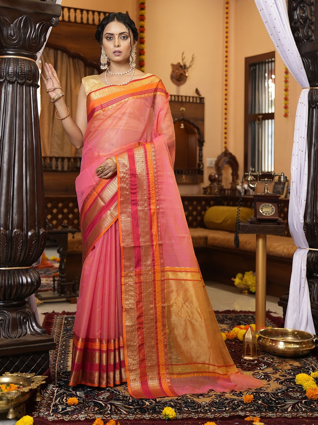 

elora Checked Zari Kanjeevaram Saree, Pink