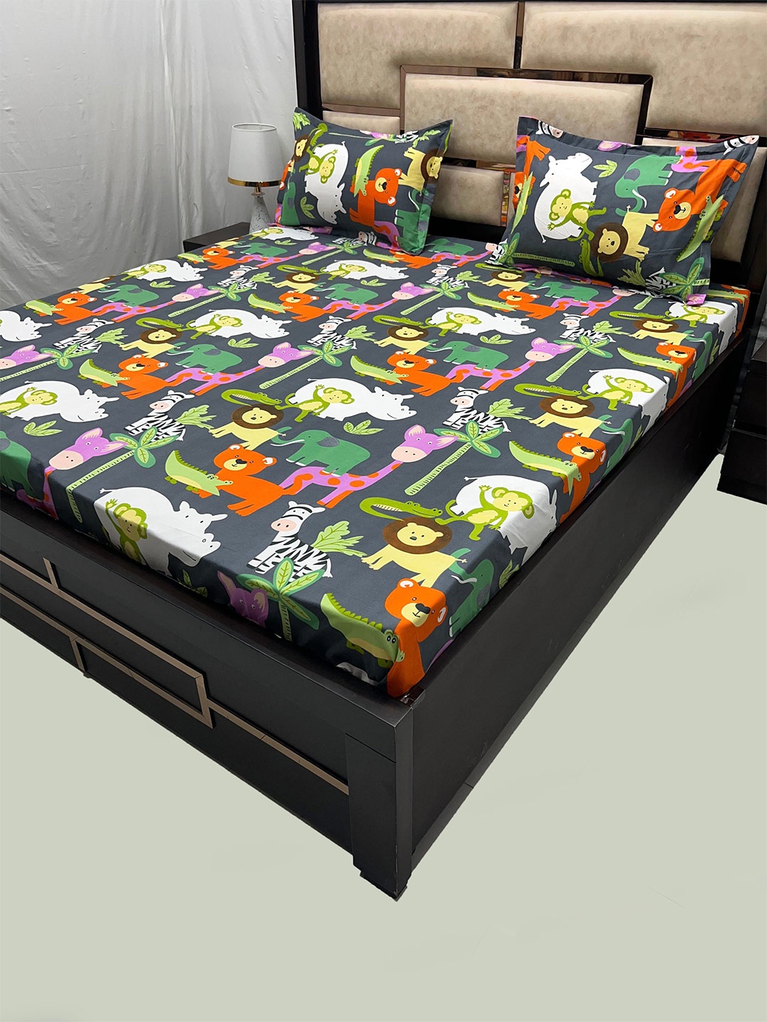 

Pure Decor Kids Charcoal Grey & Green Printed 260 TC Queen Bedsheet & 2 Pillow Covers