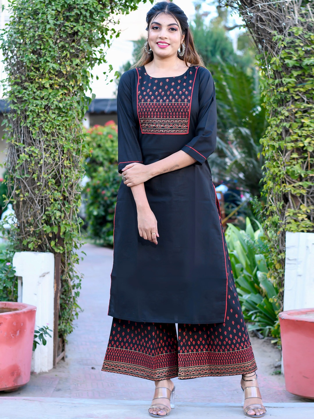 

Ramas Floral Embroidered Pure Cotton Kurta With Palazzos, Navy blue