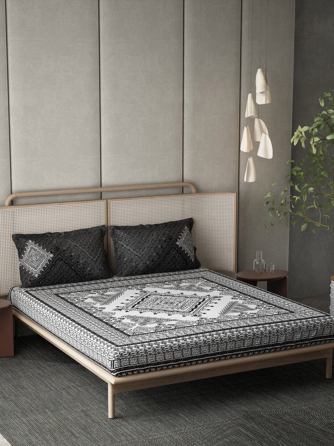 DDecor Live Beautiful Black & White 140 TC Cotton King Bedsheet & 2 Pillow Covers