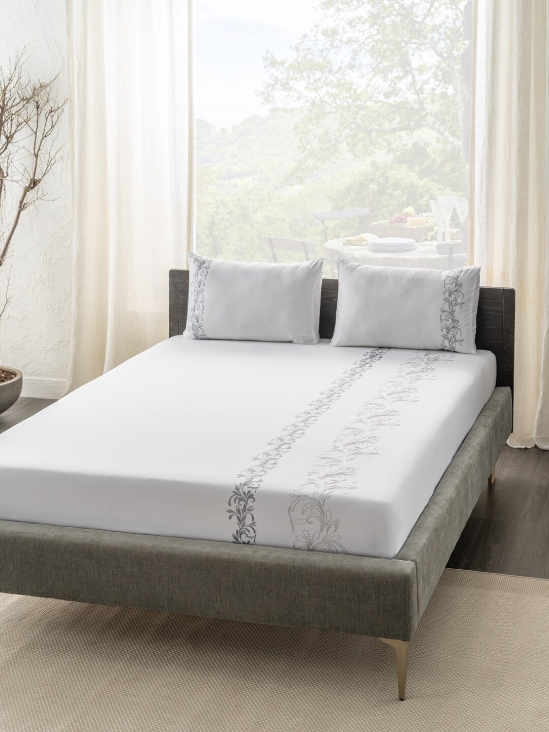 

DDecor Live Beautiful White & Grey 180 TC Cotton King Bedsheet & 2 Pillow Covers