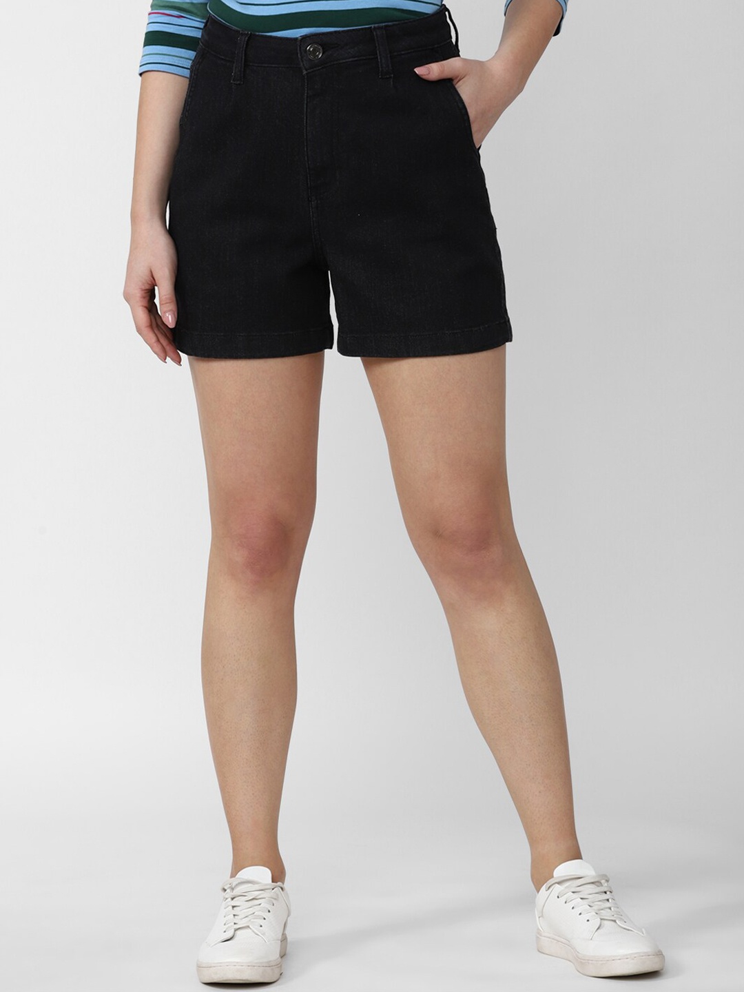 

Van Heusen Woman Mid Rise Regular Shorts, Black