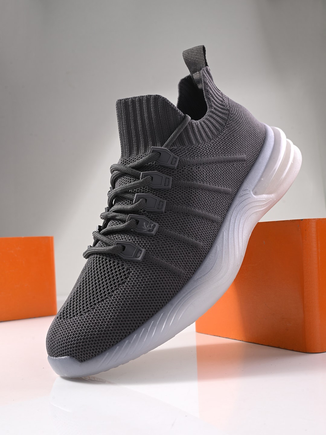 

SPYKAR Men Knitted Sweat Absorbtion Contrast Sole Sneakers, Grey