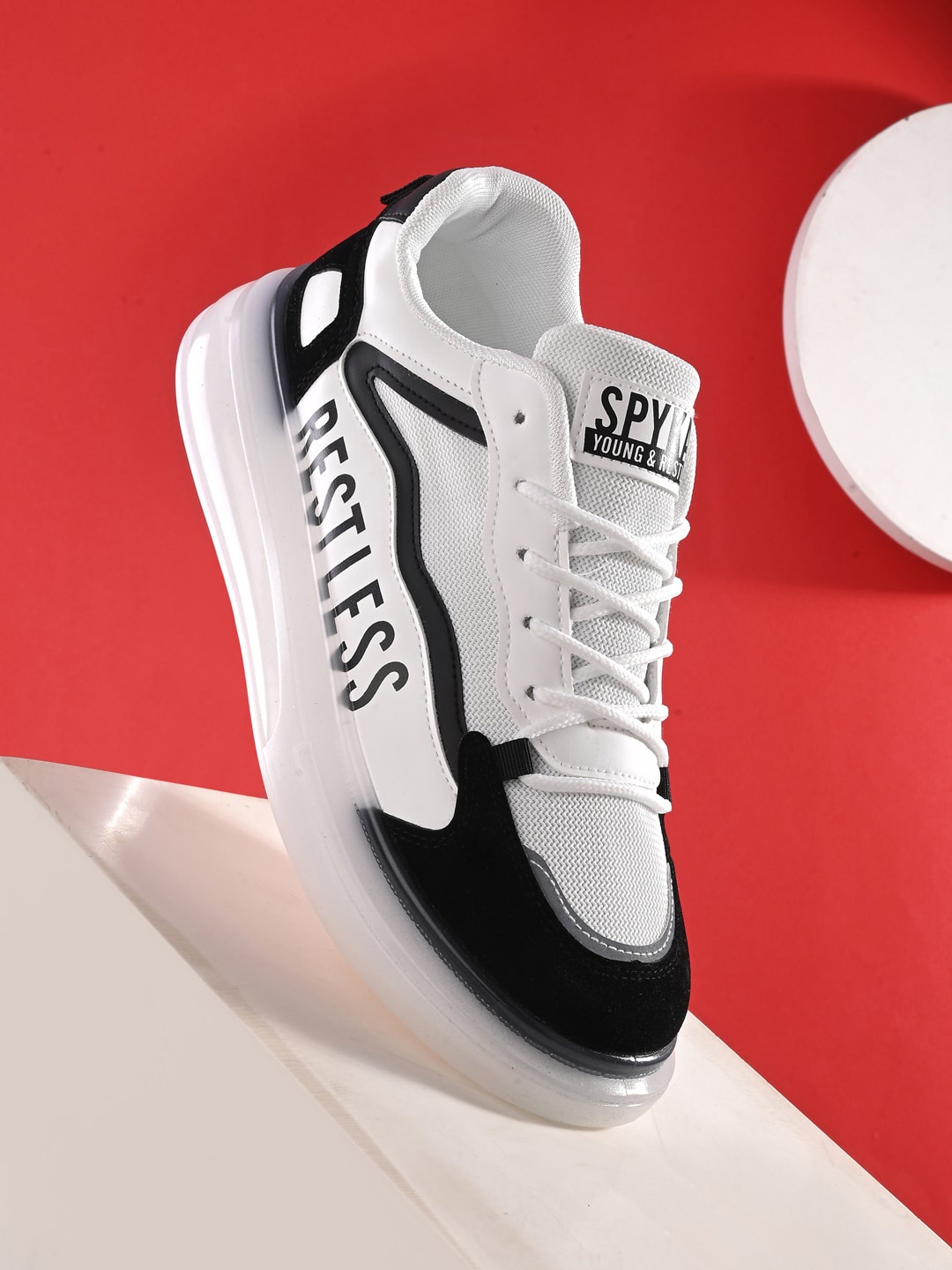 

SPYKAR Men Colourblocked Cushioned Contrast Sole Sneakers, White