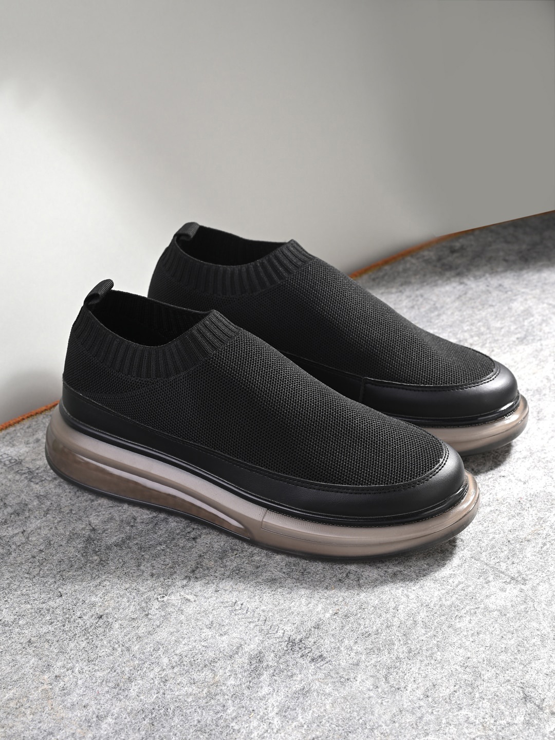 

SPYKAR Men Sweat Absorbtion Contrast Sole Slip-On Sneakers, Black