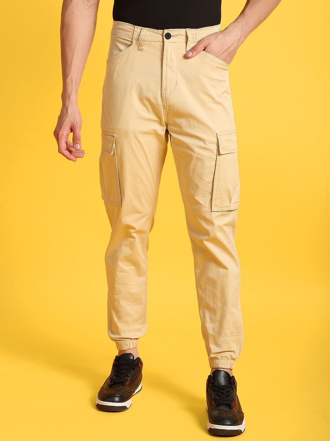 

Flying Machine Men Mid-Rise Joggers Trousers, Beige