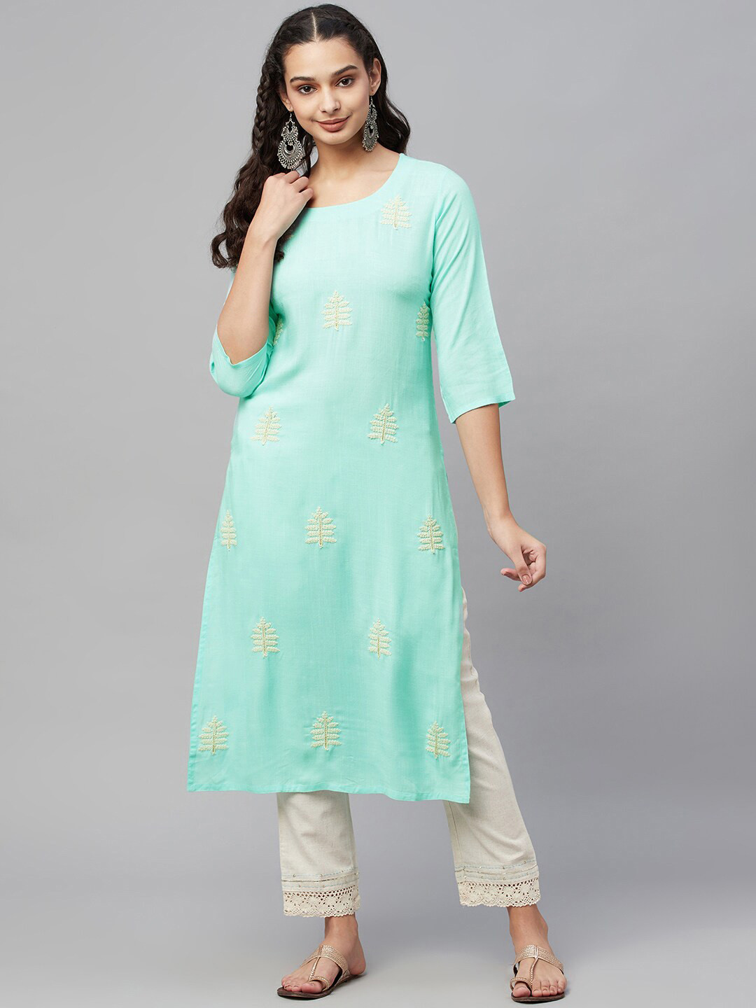 

AMIRAS INDIAN ETHNIC WEAR Floral Embroidered Zari Kurta with Trousers, Sea green