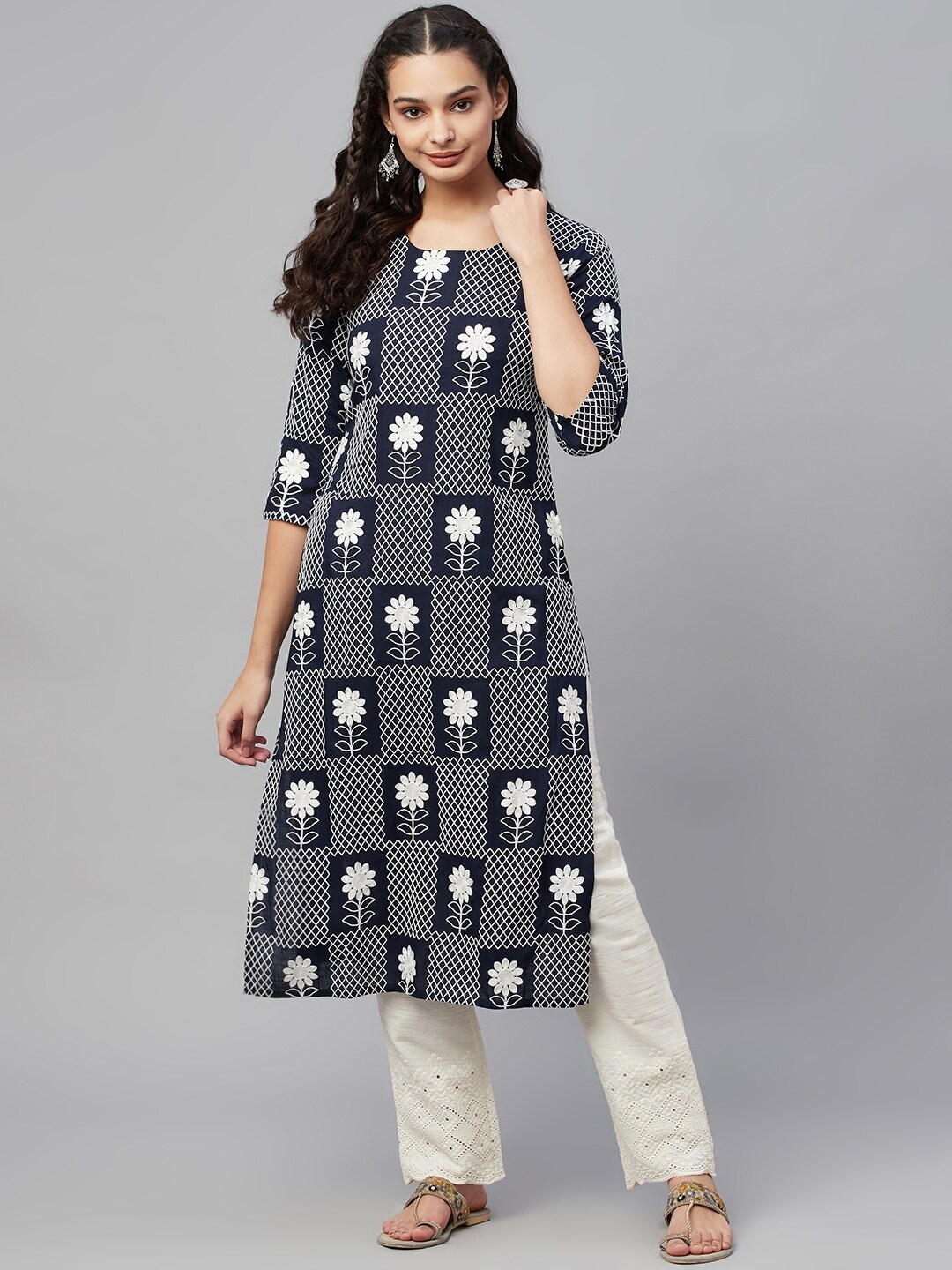 

AMIRAS INDIAN ETHNIC WEAR Floral Embroidered Kurta with Trousers, Navy blue