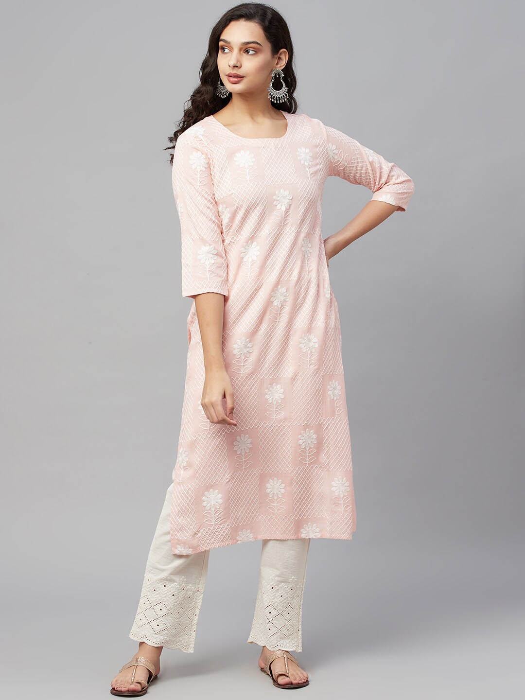 

AMIRAS INDIAN ETHNIC WEAR Floral Embroidered Kurta with Trousers, Peach