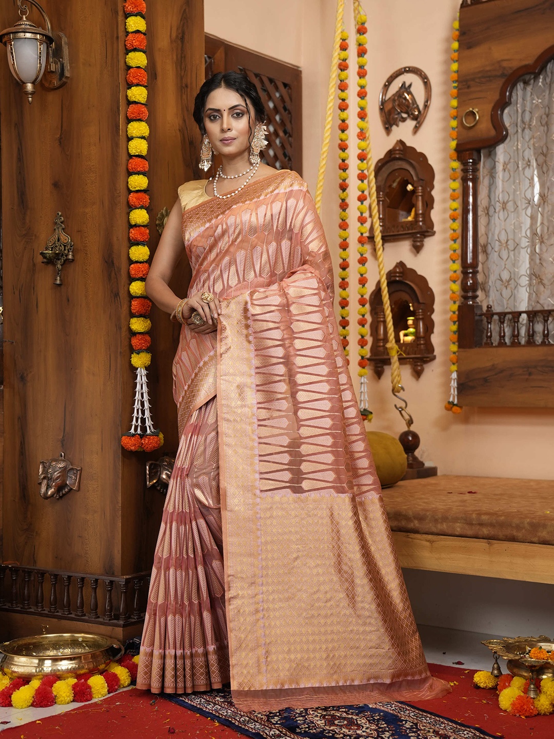 

elora Pink & Gold-Toned Woven Design Zari Organza Bhagalpuri Saree