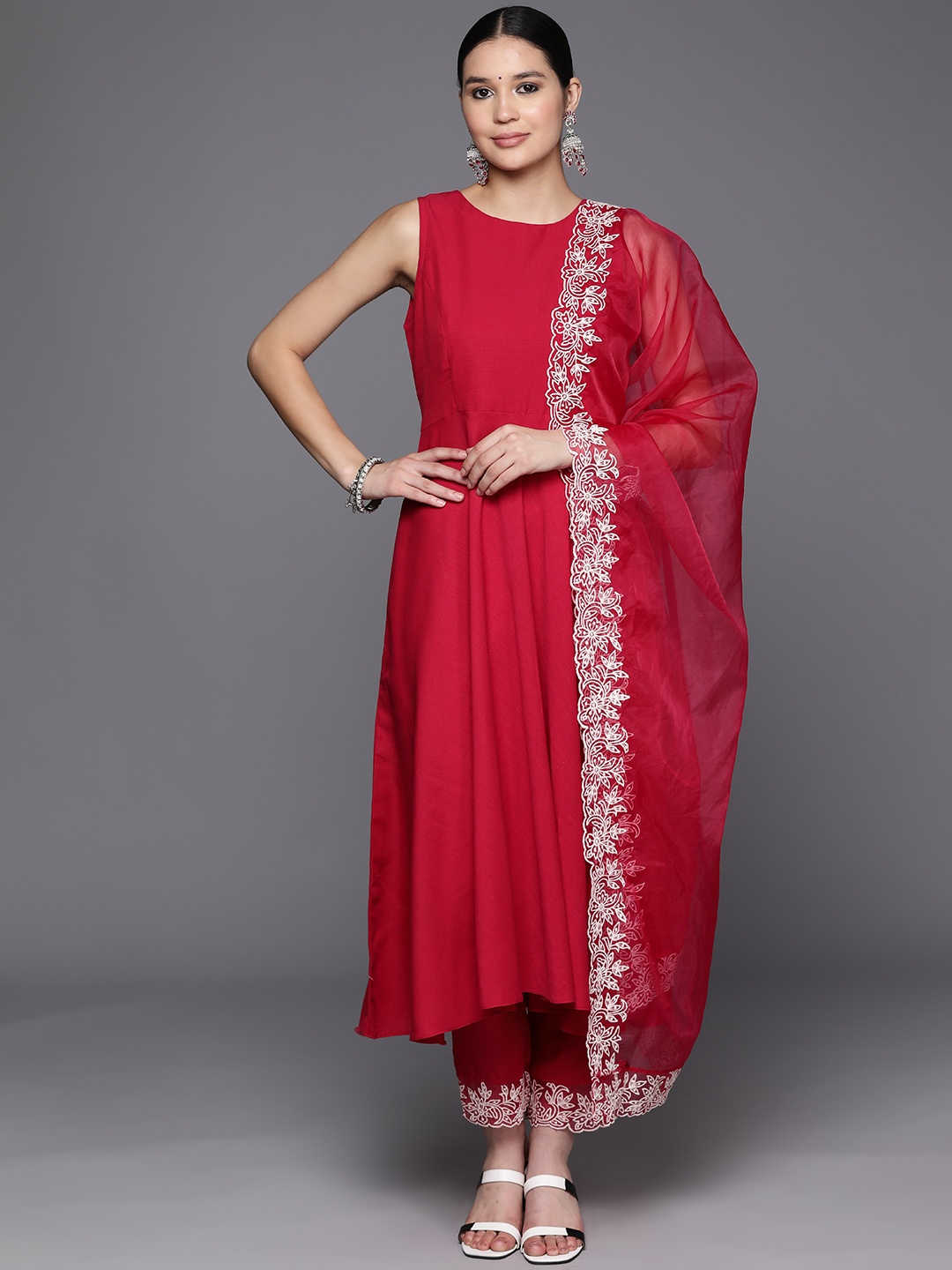 

Inddus Solid Regular Kurta with Trousers & With Dupatta, Red