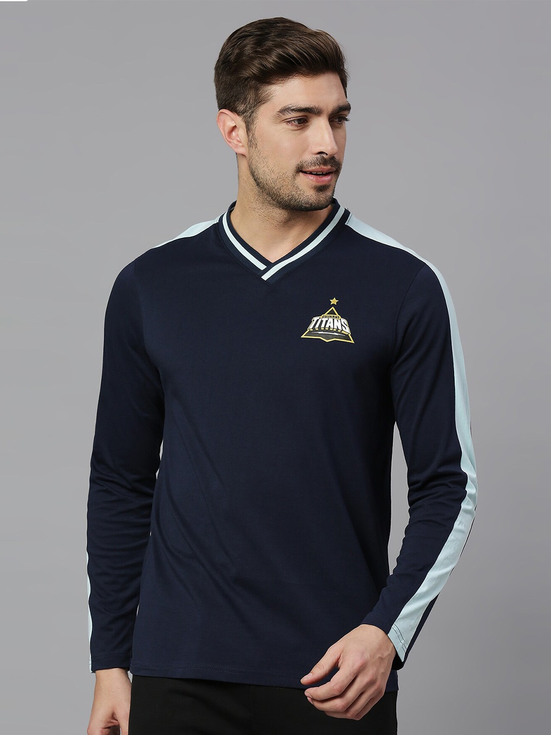 

FanCode Gujarat Titans Printed V-Neck Cotton Sports T-shirt, Navy blue