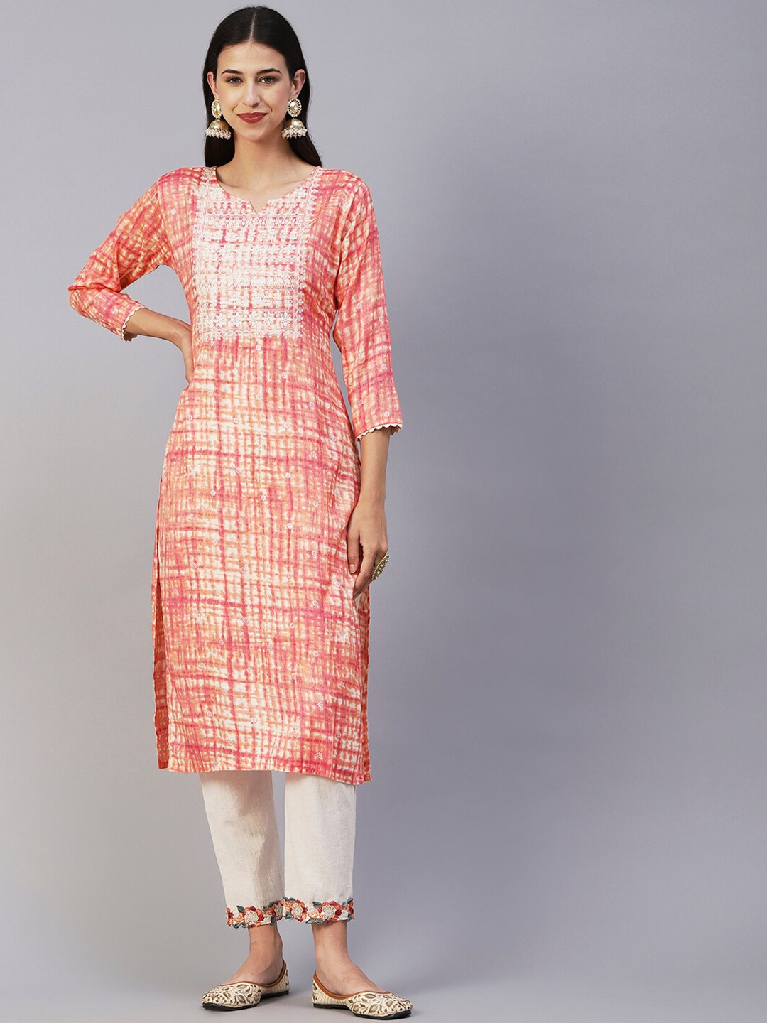 

FASHOR Peach-Coloured & White Ethnic Motifs Embroidered Chikankari Kurta