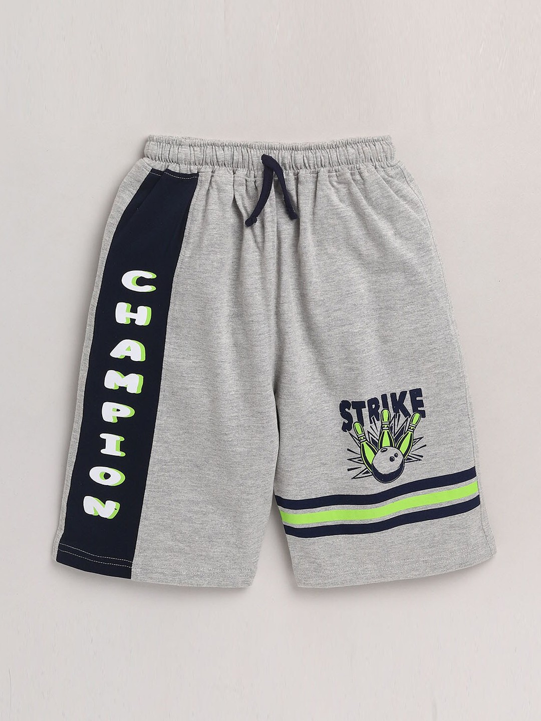 

YK Boys Typography Printed Mid-Rise Pure Cotton Regular Shorts, Grey