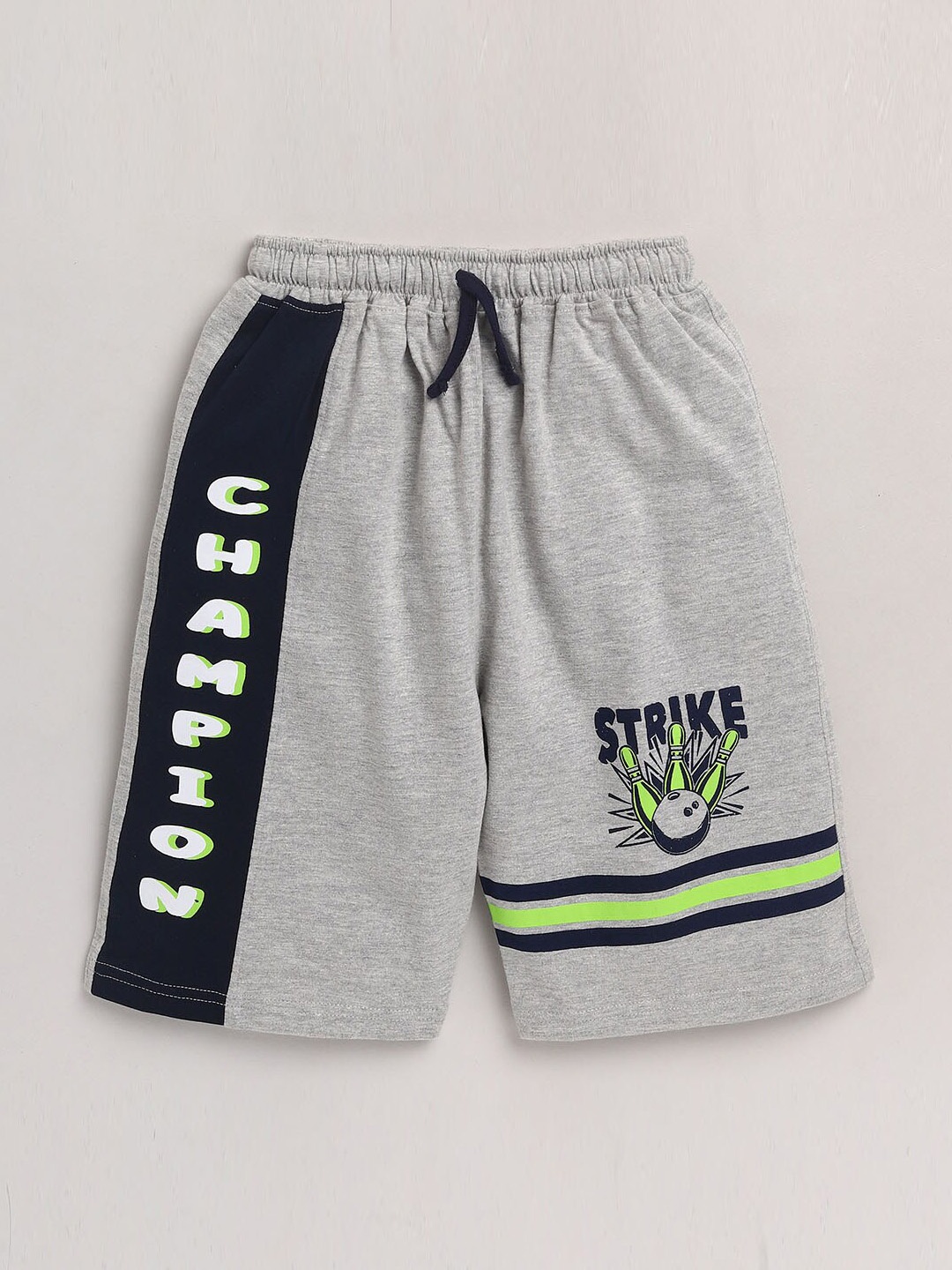 

YK Boys Typography Printed Mid-Rise Pure Cotton Shorts, Grey