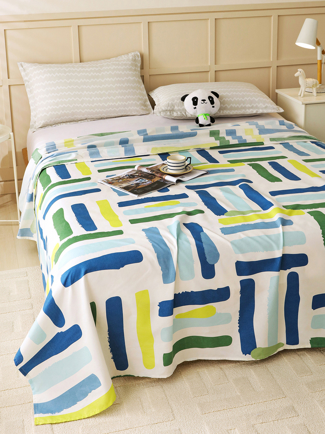 Story@home White Geometric Polyester 160 TC Queen Bedsheet with 2 Pillow Covers-89x98In