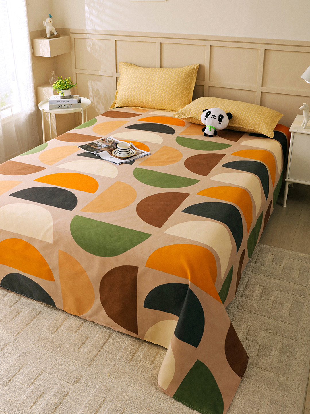 

Story@home Arena Cream-Coloured & Green Printed 180 TC Queen Bedsheet & 2 Pillow Covers