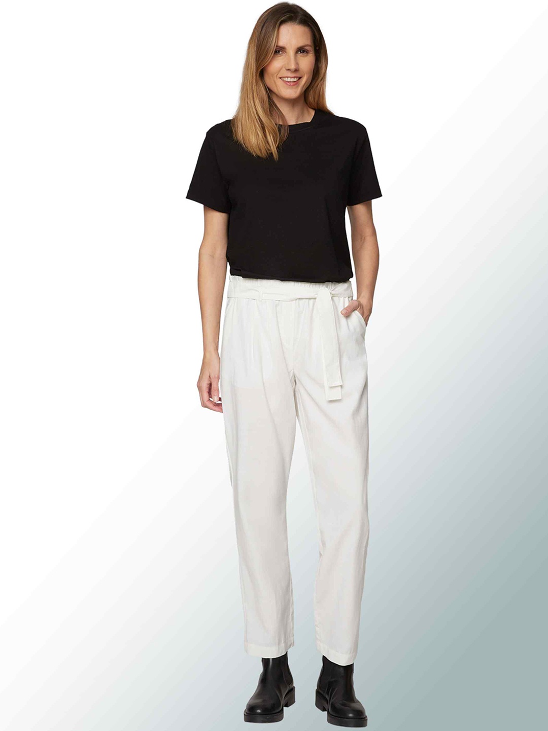 

B Copenhagen Women Loose Fit Pleated Trousers, White