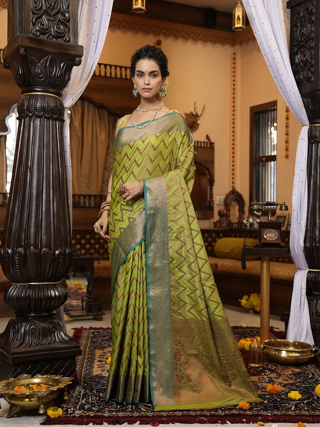 

elora Chevron Woven Design Zari Bhagalpuri Saree, Green