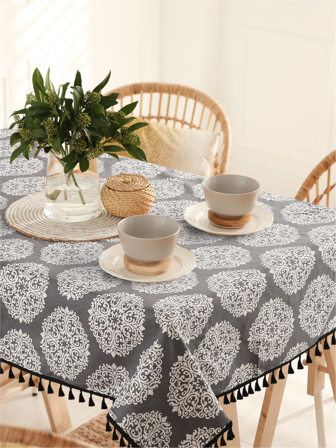 

URBAN SPACE Grey & White Printed Pure Cotton 6-Seater Table Cover