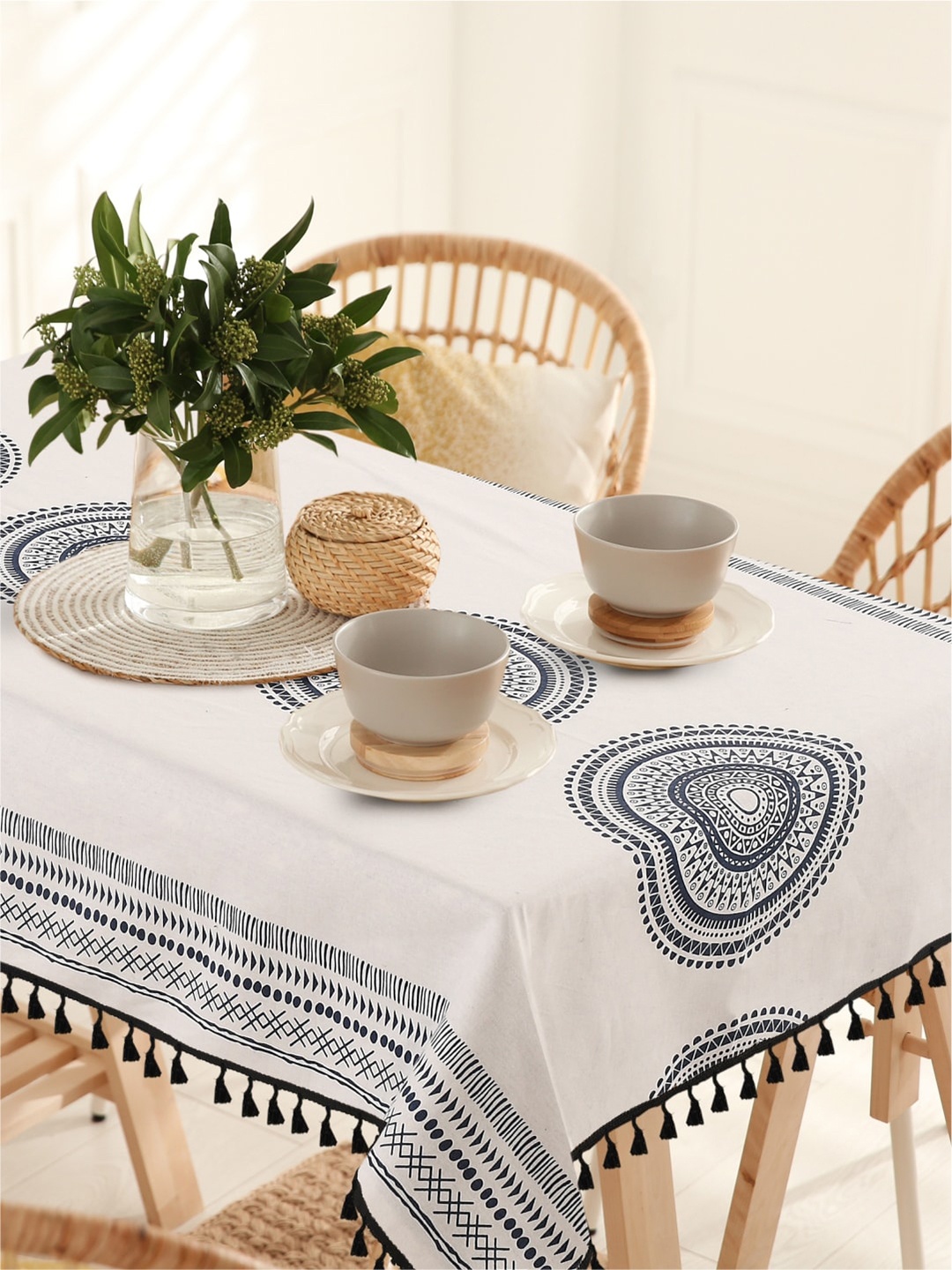 

URBAN SPACE White & Black 4-Seater Printed Pure Cotton Square Table Cover