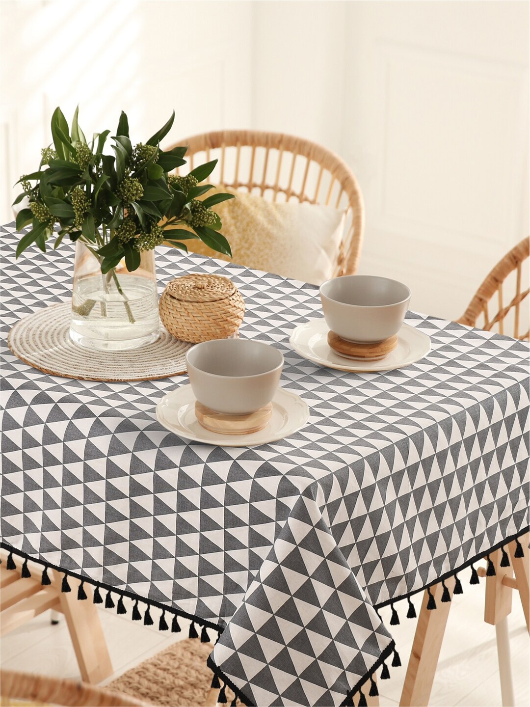 

URBAN SPACE Black & White 4-Seater Geometric Printed Pure Cotton Square Table Cover