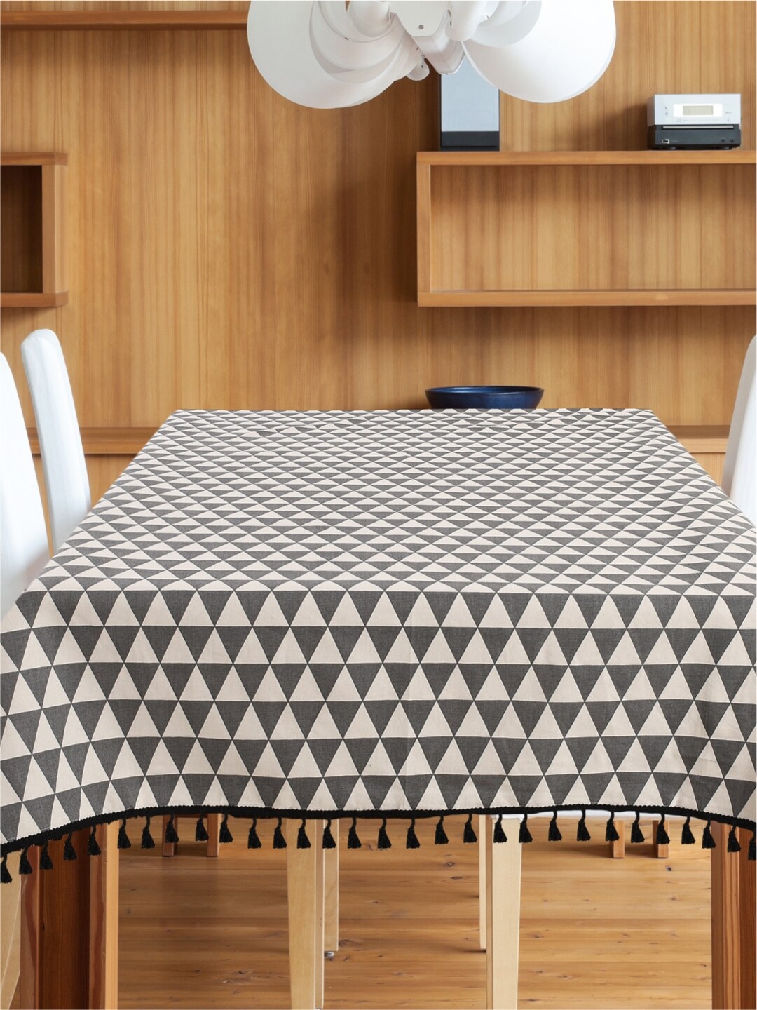 

URBAN SPACE Black & White Geometric Printed Pure Cotton 6-Seater Table Cover