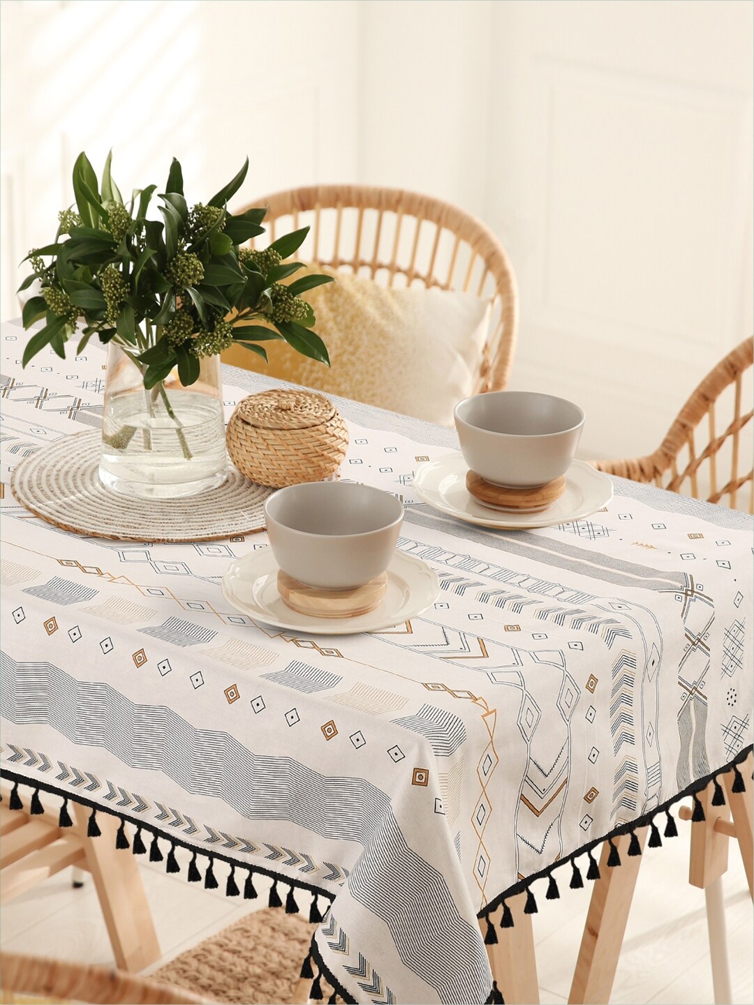 

URBAN SPACE Off-White Geometric Printed Pure Cotton 6-Seater Table Cover