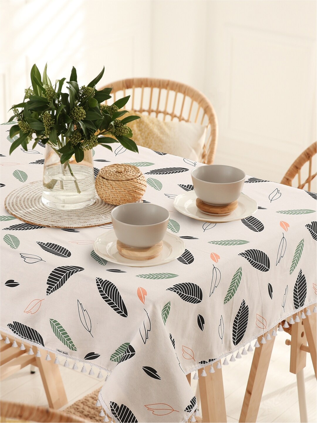 

URBAN SPACE White & Green Printed Cotton Square Table Cover