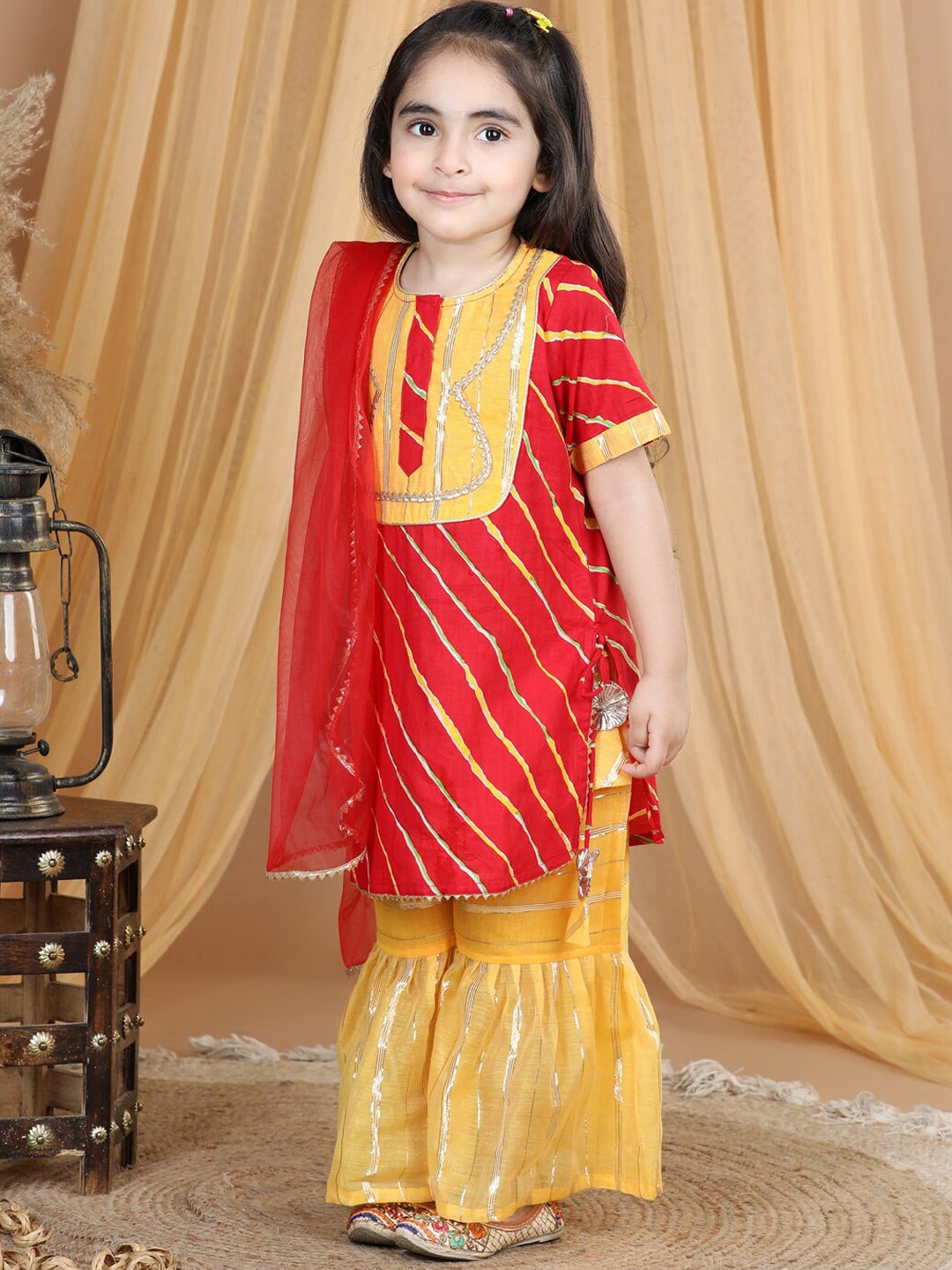 

Here&Now X Kinder KidsGirls Leheriya Printed Straight Pure Cotton Kurti With Sharara & Dupatta, Red