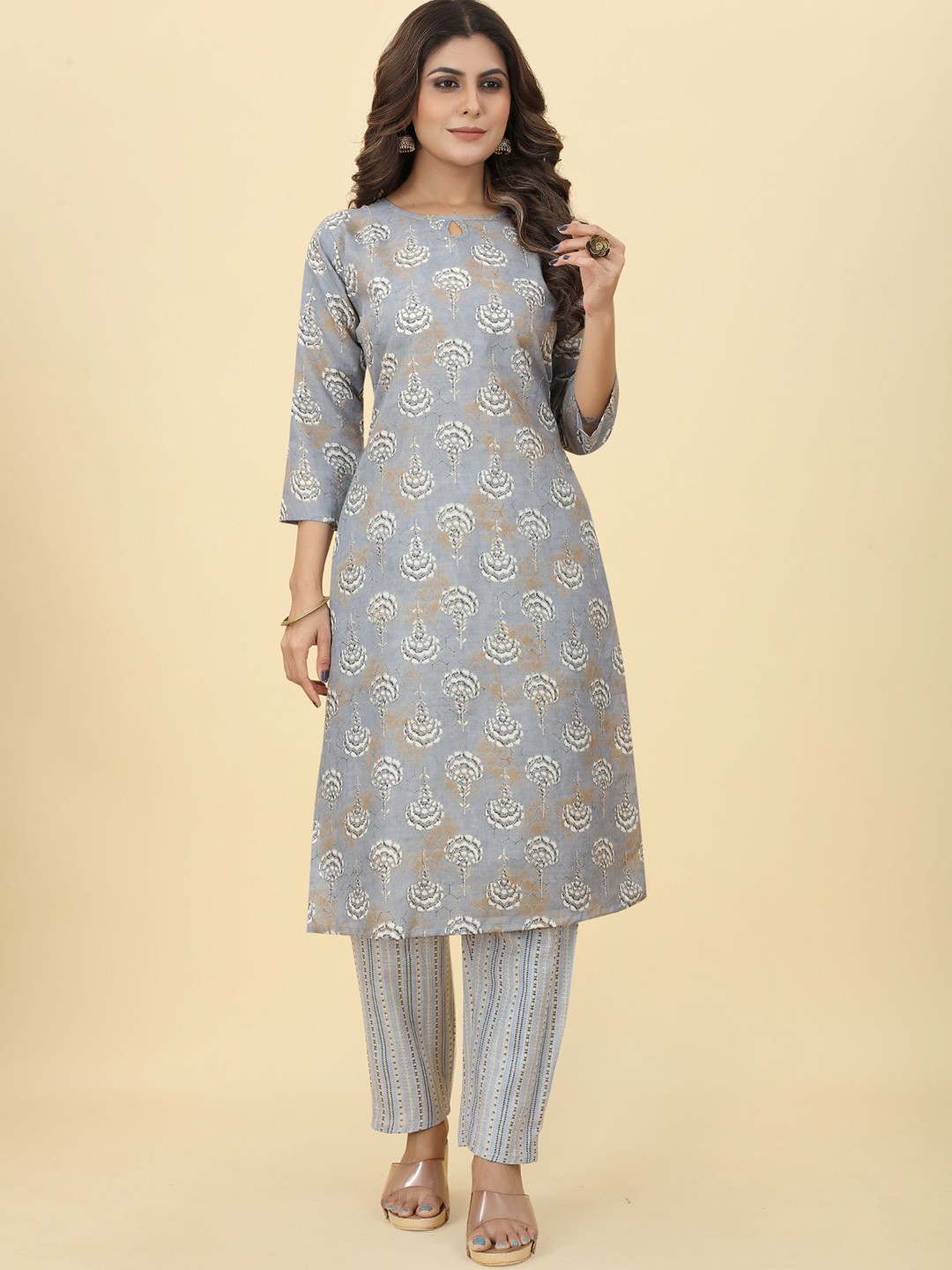 

KALINI Floral Printed Keyhole Neck Kurta With Trousers, Grey