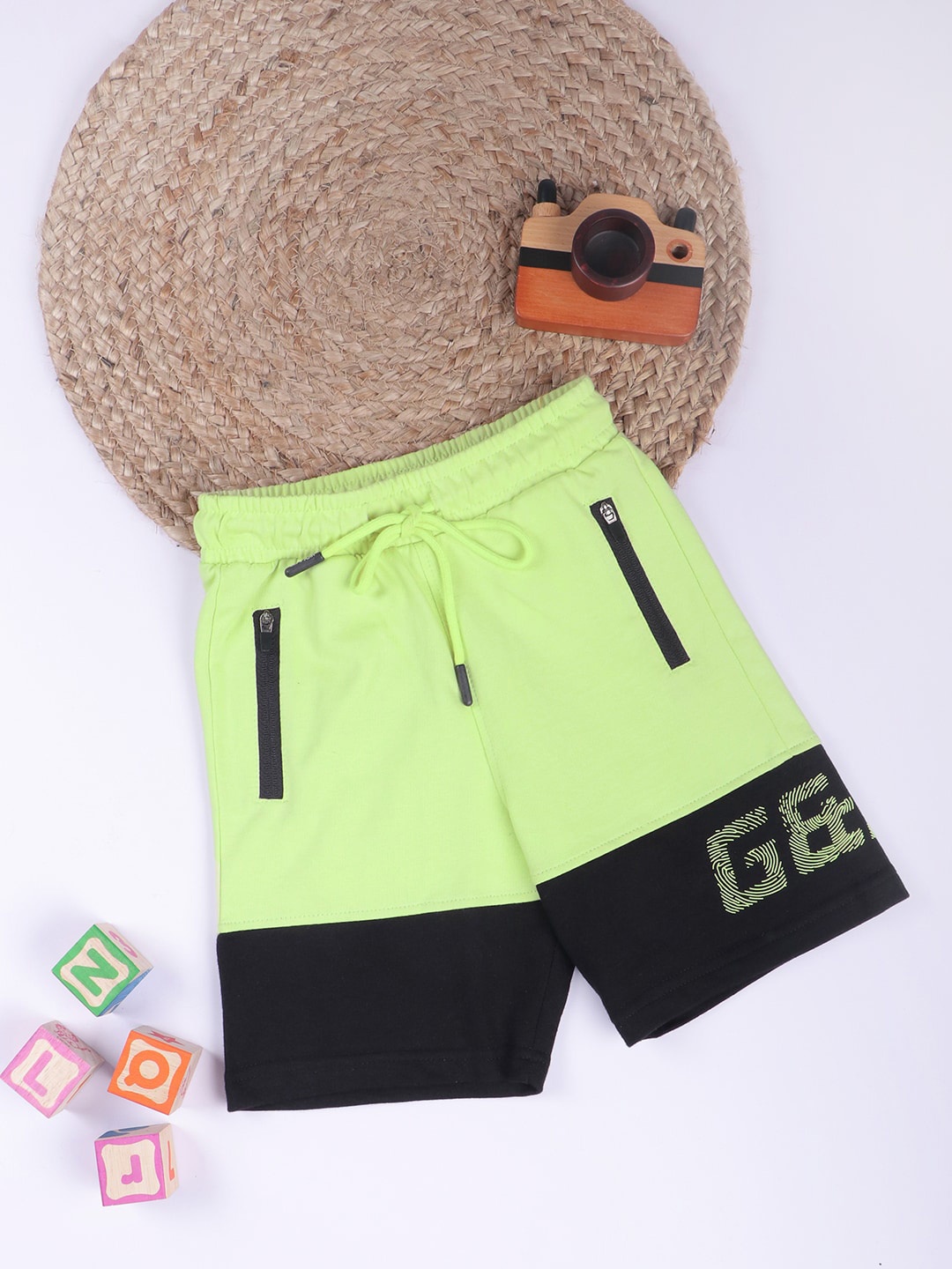 

Gini and Jony Boys Colourblocked Mid-Rise Cotton Shorts, Green