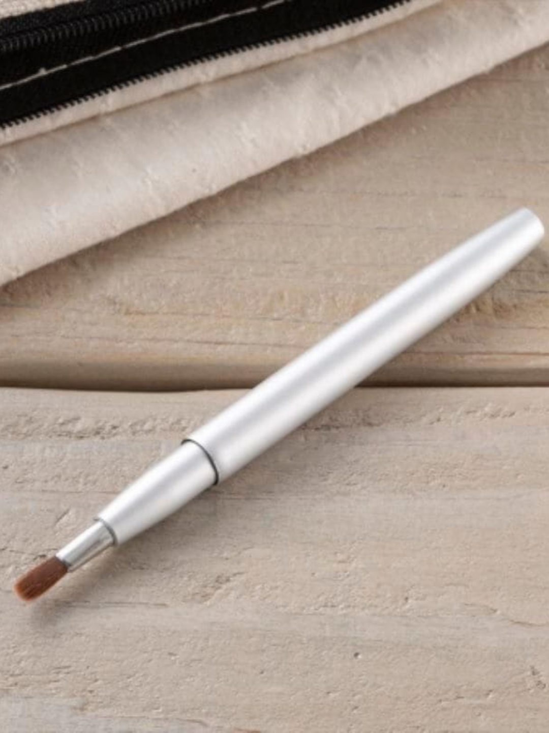 

KAI Cosmeup Slide Lip Brush - Silver Toned