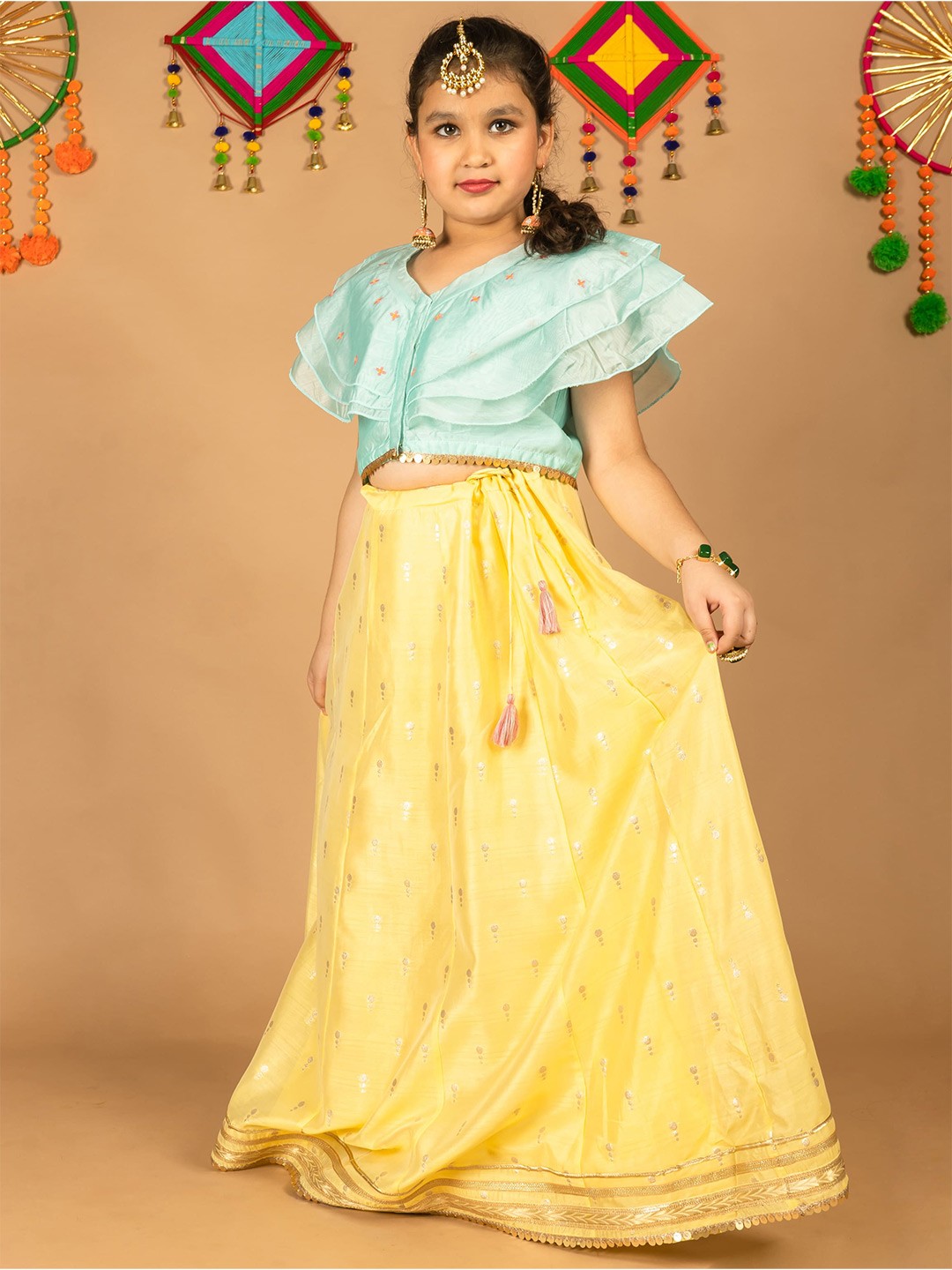 

HERE&NOW Girls Woven Design V-Neck Ready to Wear Lehenga & Blouse, Yellow