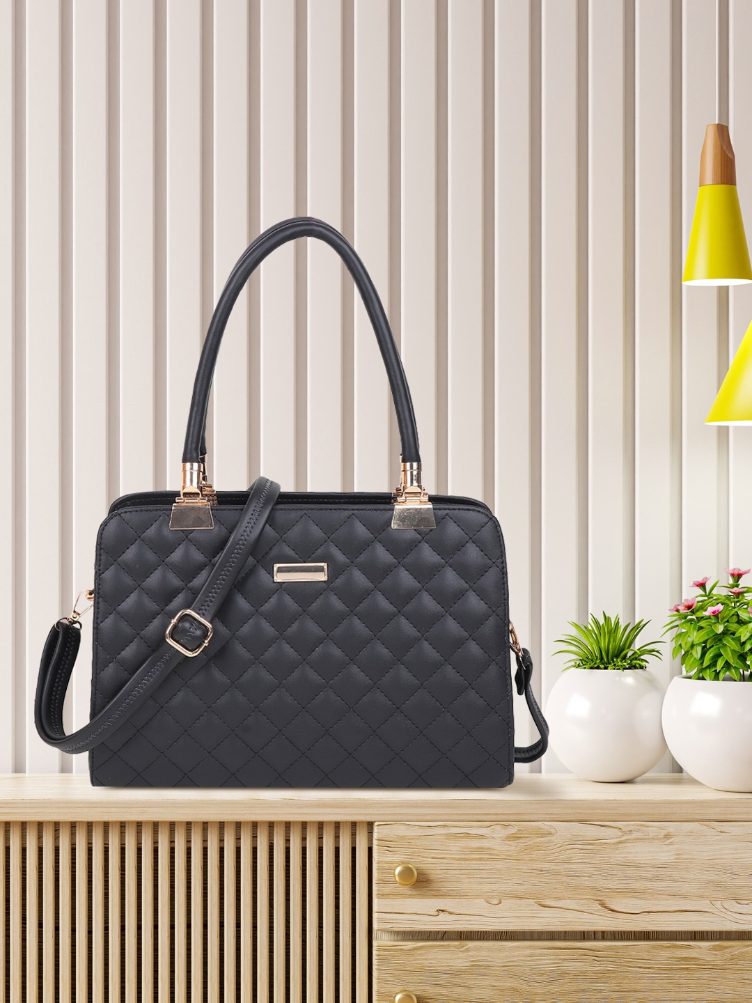 

AMYENCE Textured Structured Handheld Bag With Quilted, Black