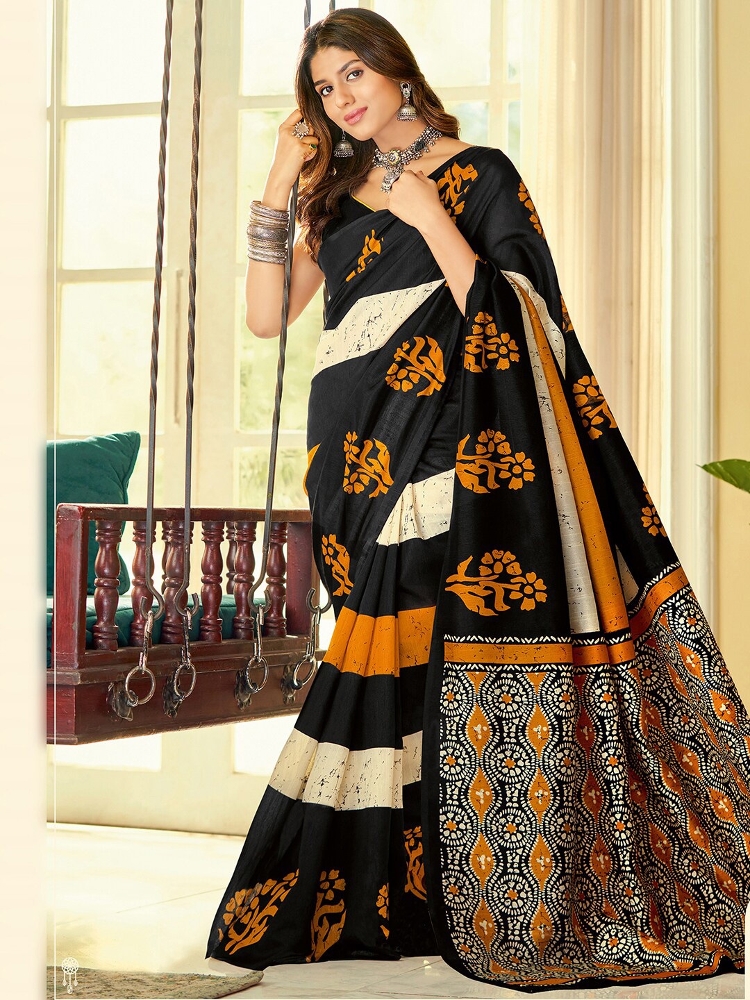 

KALINI Bagh Printed Dabu Saree, Black