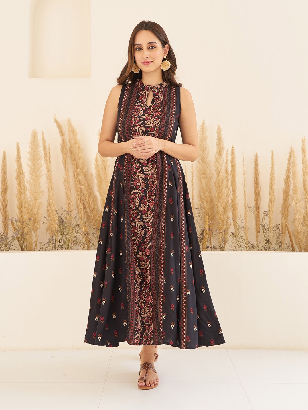

Rustorange Floral Printed Cotton Keyhole Neck Sleeveless Maxi Dress, Black