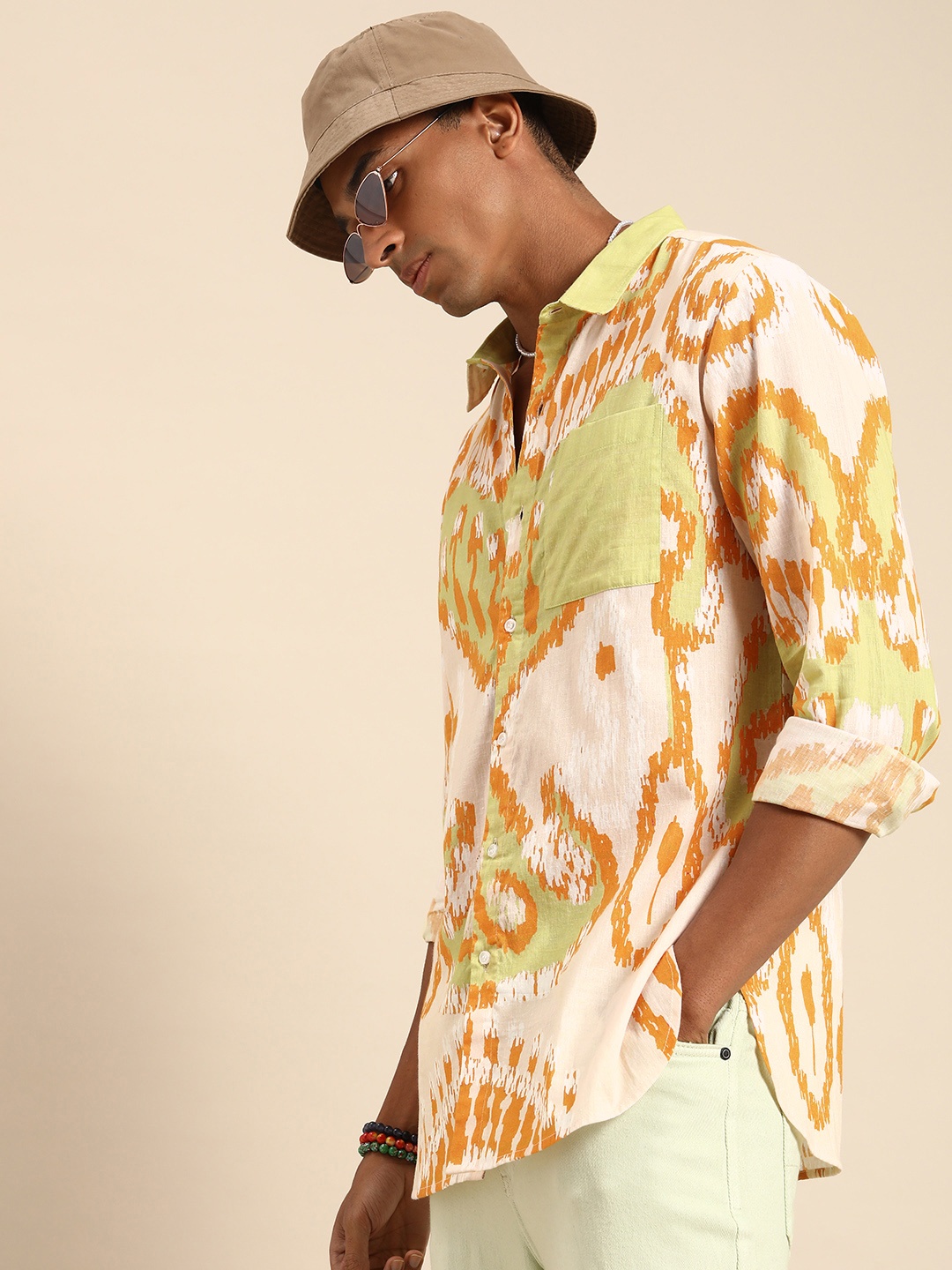 

Sangria Men Off White Relaxed Opaque Printed Casual Shirt